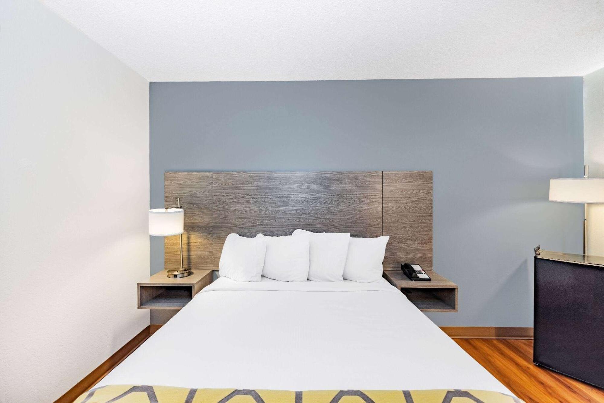Baymont By Wyndham Gillette Hotel Buitenkant foto